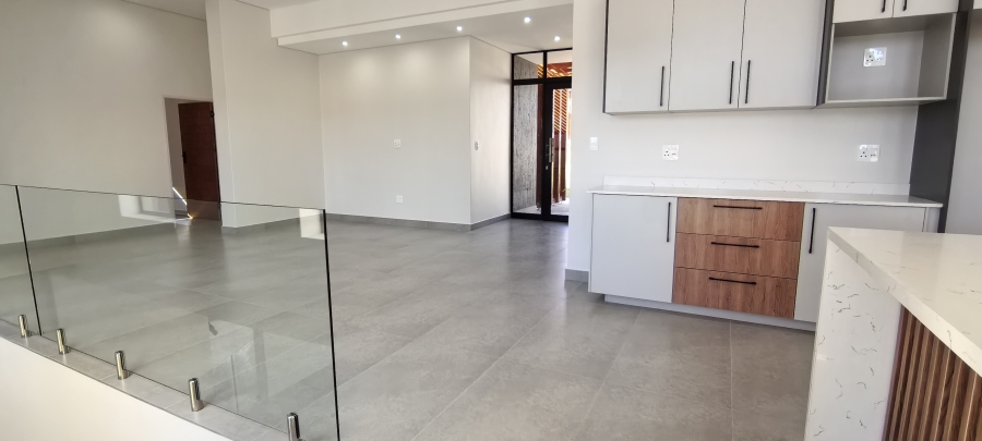 5 Bedroom Property for Sale in Outeniquasbosch Western Cape